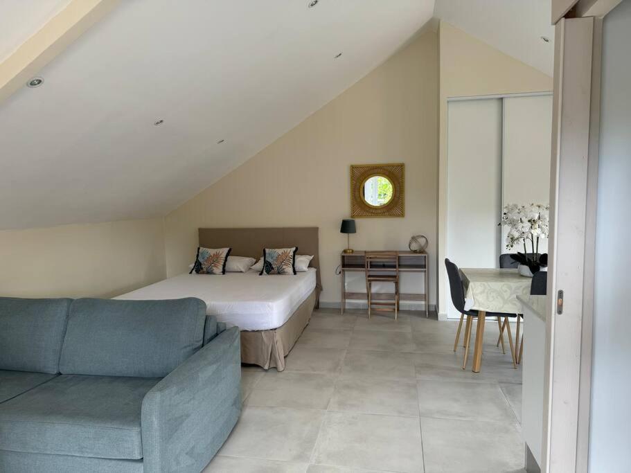 Grand Studio Charmant, Tout Equipe… Saint-Denis Luaran gambar
