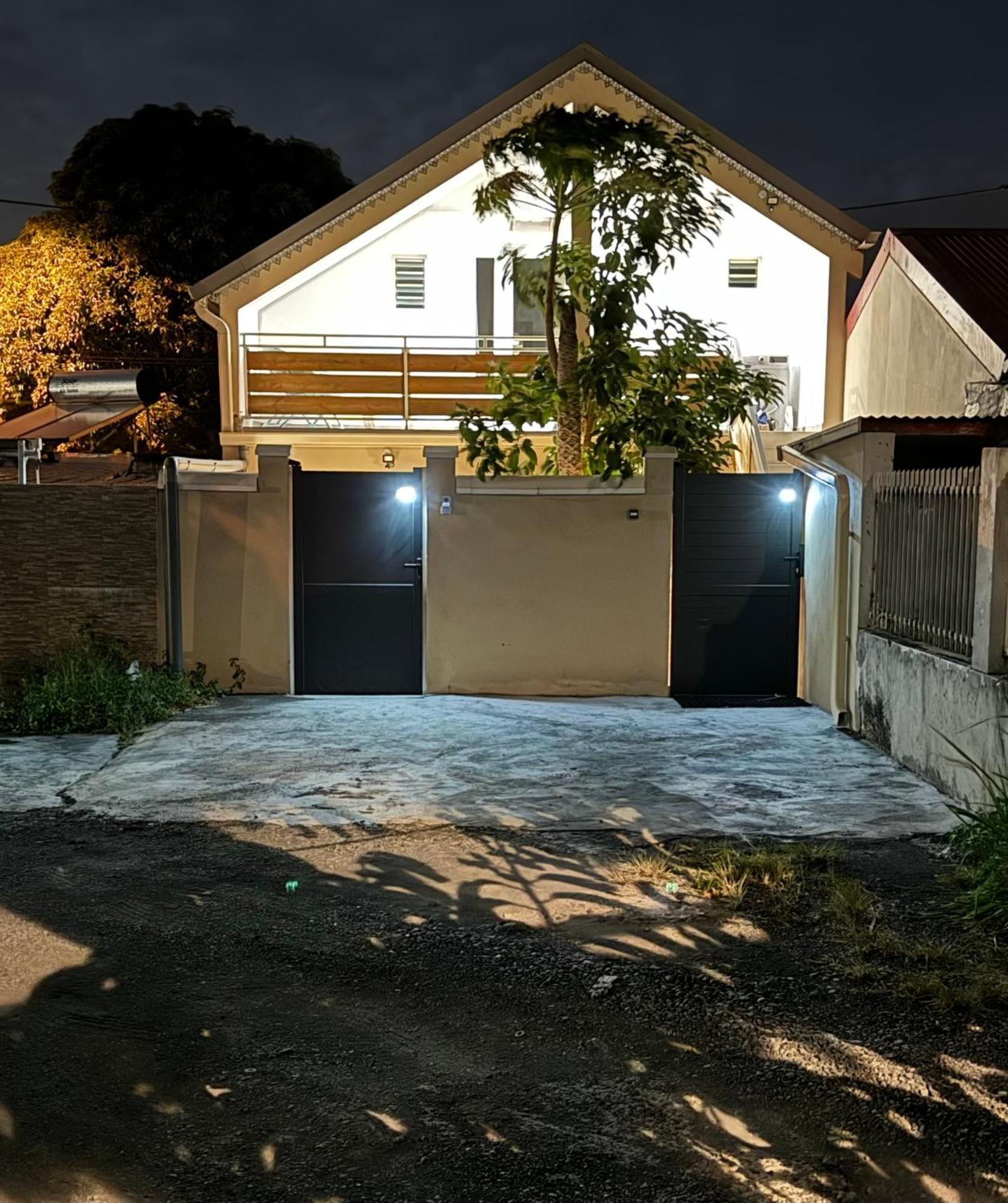 Grand Studio Charmant, Tout Equipe… Saint-Denis Luaran gambar