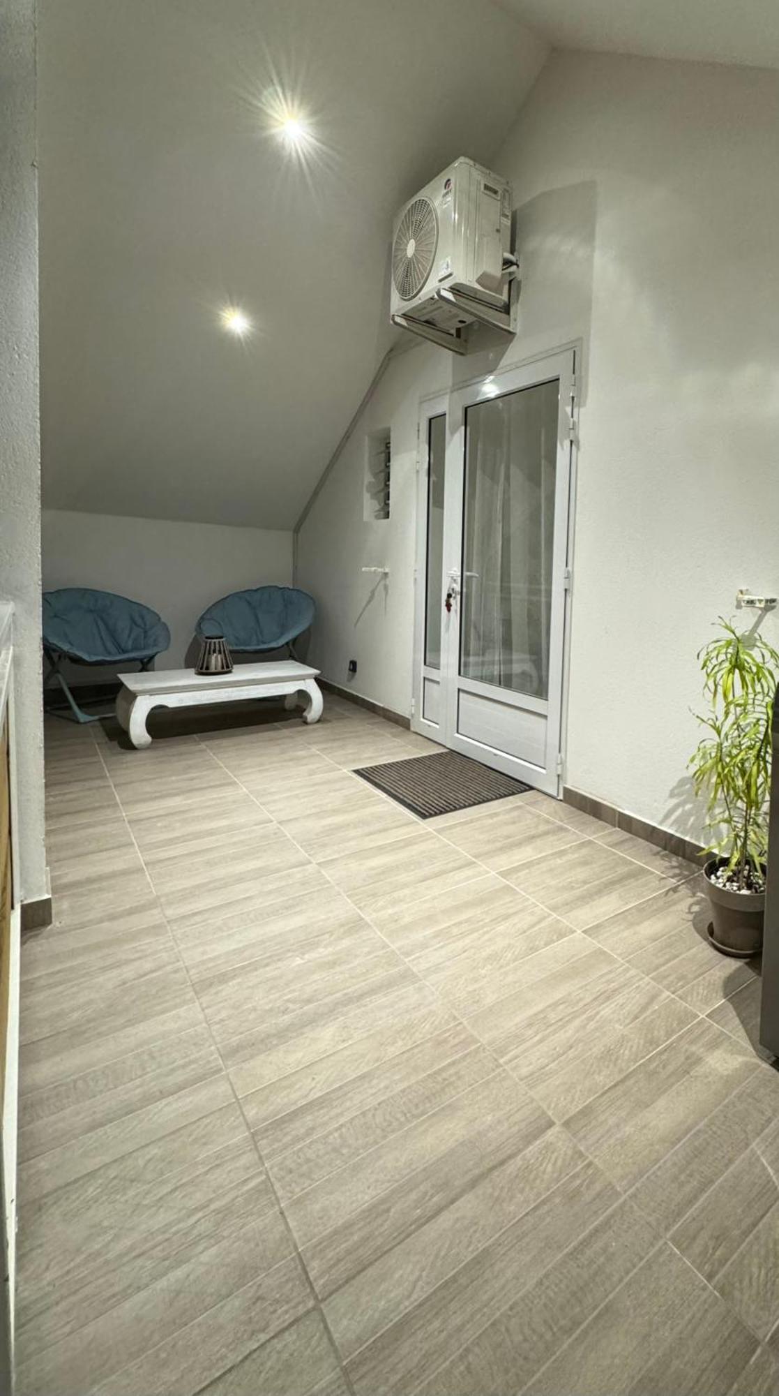 Grand Studio Charmant, Tout Equipe… Saint-Denis Luaran gambar